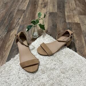 Torrid 9.5 WW Beige Ankle Strap Faux Suede Open Toe Block Heel Sandals